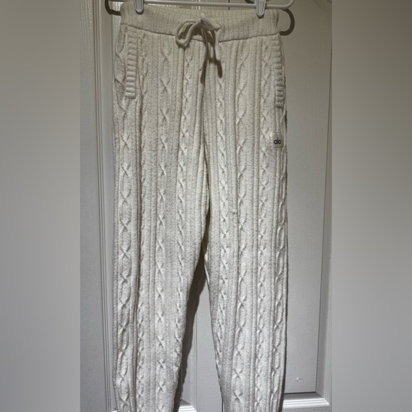 ALO Yoga cable knit winter bliss pant ivory jogger knit sweatpants ✨ - Picture 7 of 7